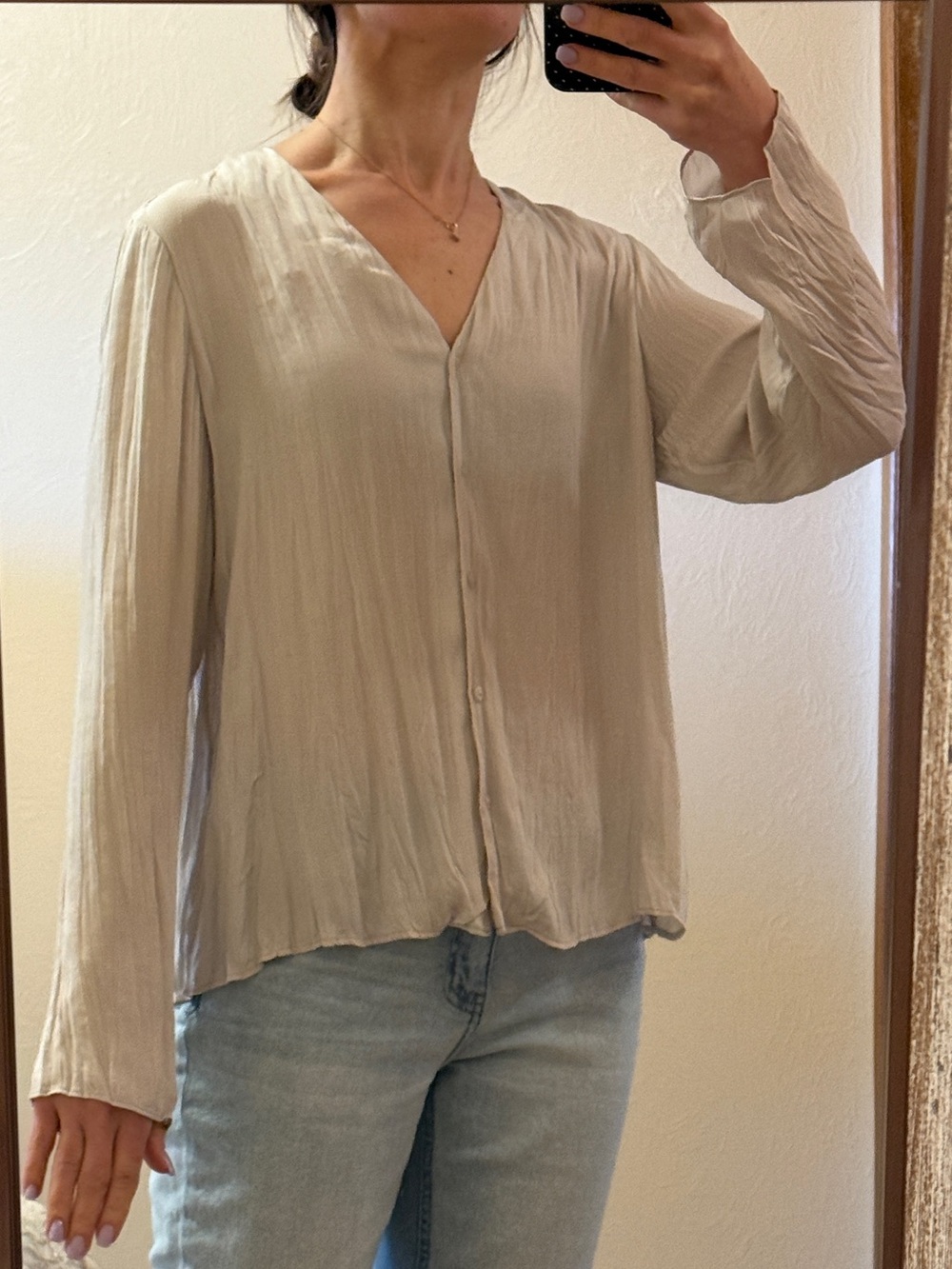 Flattering Wrinkled Joie Women's Light Gray Button-Up Blouse size S